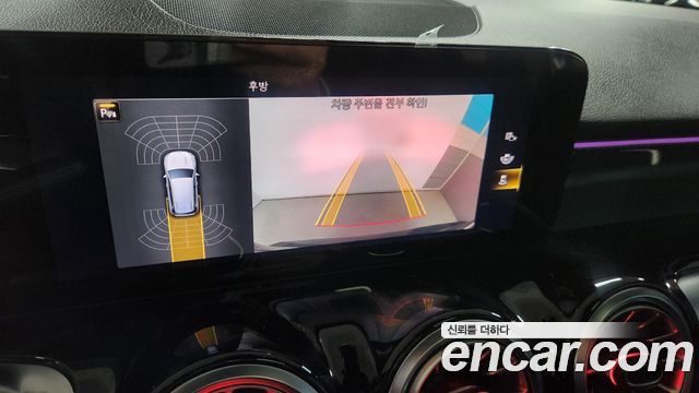 Mercedes-Benz GLB-Class 2023 — photo 14