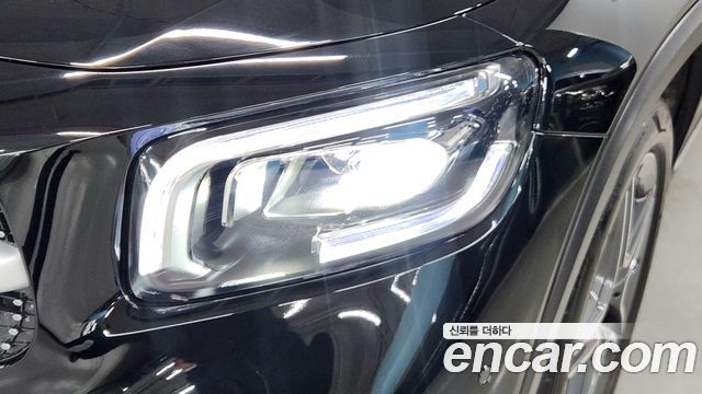 Mercedes-Benz GLB-Class 2023 — photo 19