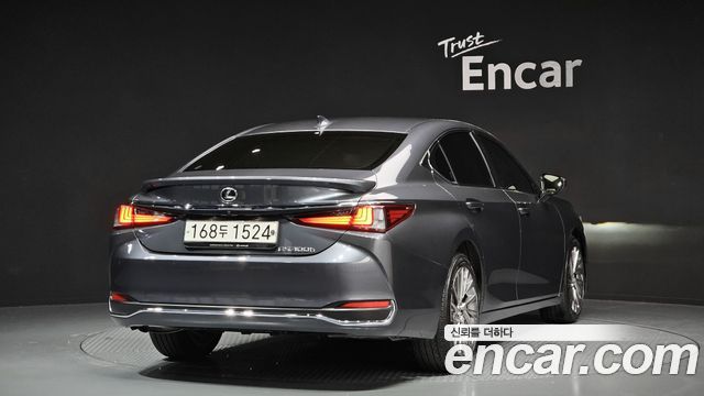 Lexus ES 2023 — photo 2