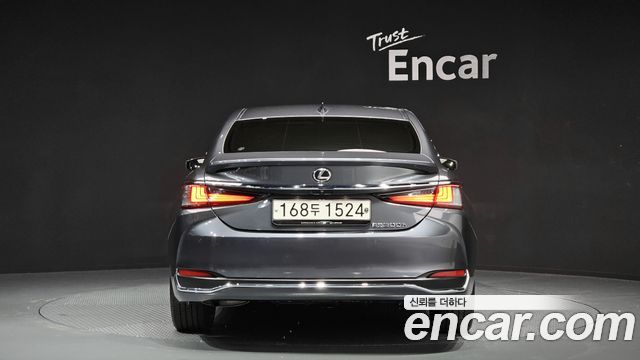 Lexus ES 2023 — photo 4