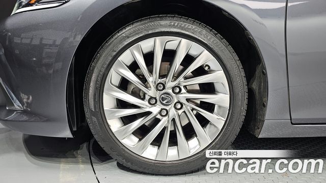 Lexus ES 2023 — photo 5