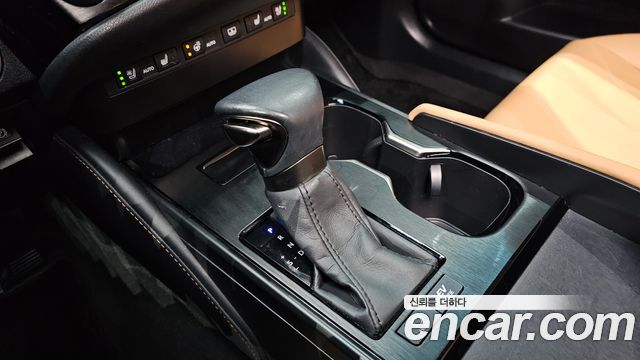 Lexus ES 2023 — photo 9