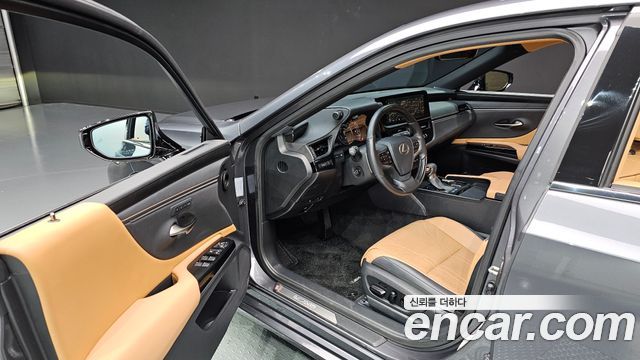 Lexus ES 2023 — photo 11