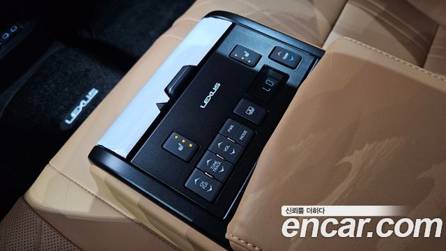 Lexus ES 2023 — photo 17