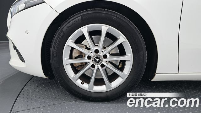Mercedes-Benz A-Class 2020 — photo 5