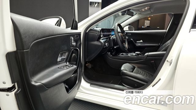 Mercedes-Benz A-Class 2020 — photo 10
