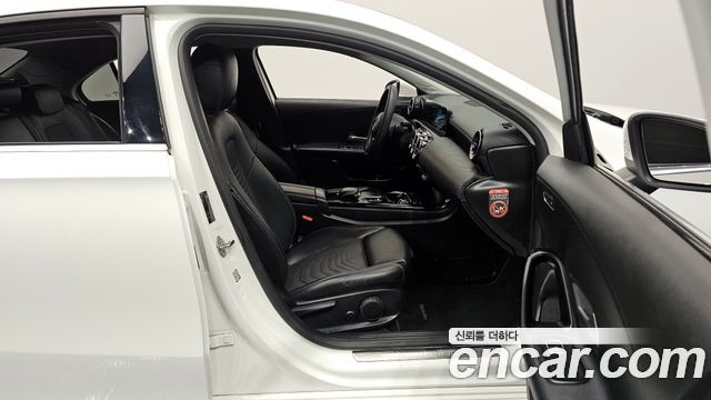 Mercedes-Benz A-Class 2020 — photo 11