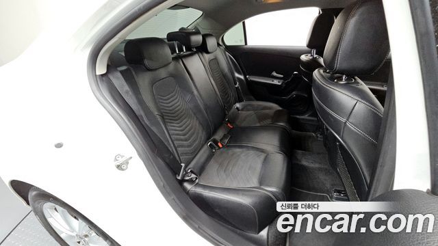 Mercedes-Benz A-Class 2020 — photo 12
