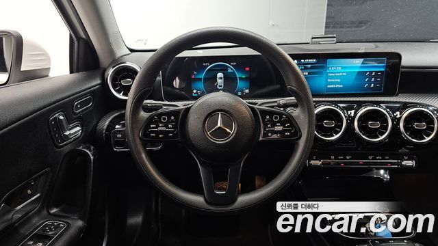 Mercedes-Benz A-Class 2020 — photo 13