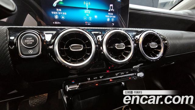 Mercedes-Benz A-Class 2020 — photo 15