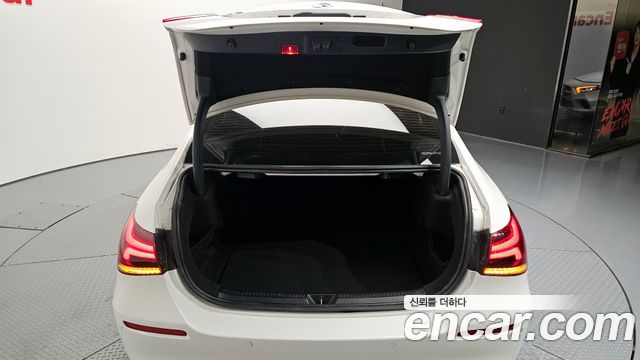 Mercedes-Benz A-Class 2020 — photo 20