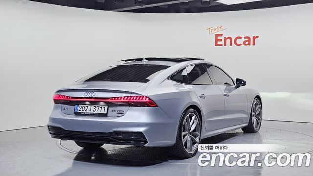 Audi A7 2022 — photo 2
