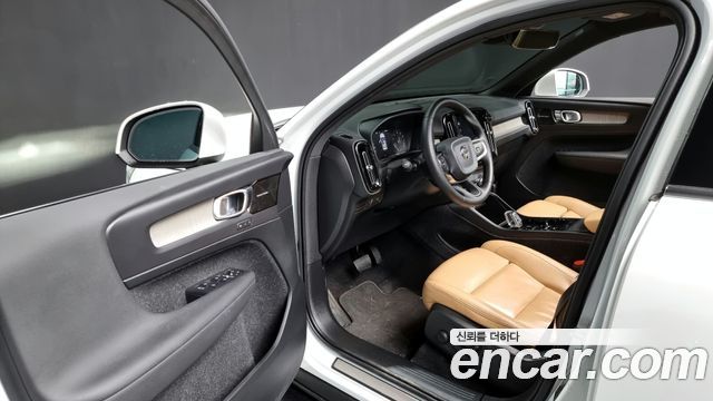 Volvo XC40 2020 — photo 10