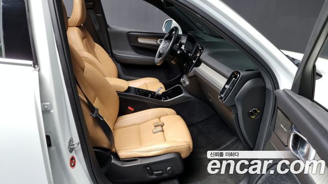 Volvo XC40 2020 — photo 11