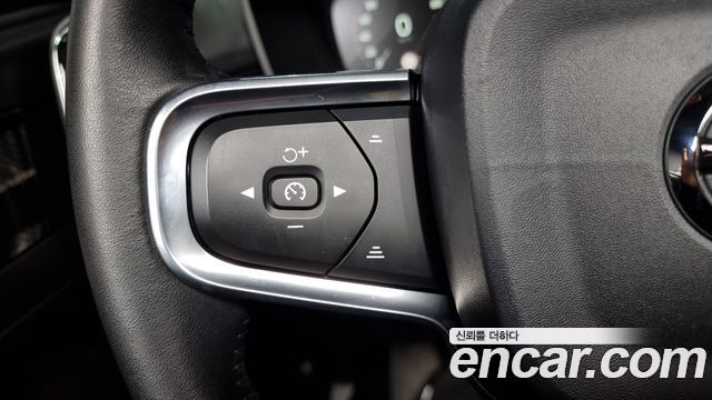 Volvo XC40 2020 — photo 17