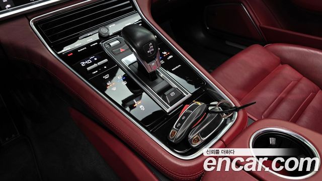Porsche Panamera 2019 — photo 9