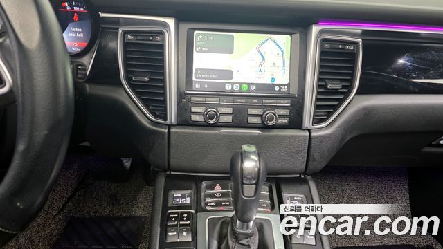 Porsche Macan 2015 — photo 18