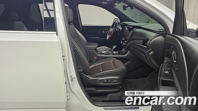 Chevrolet Korea Traverse 2022 — photo 11