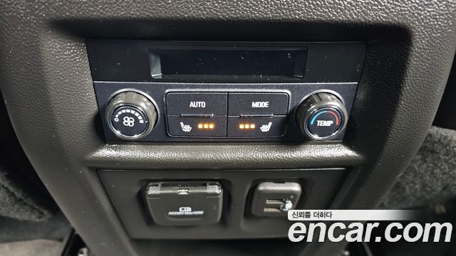 Chevrolet Korea Traverse 2022 — photo 18