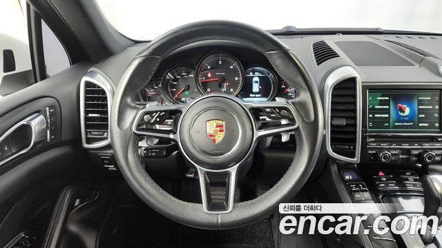 Porsche Cayenne 2015 — photo 13