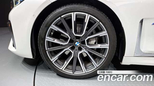 BMW 7-Series 2022 — photo 5