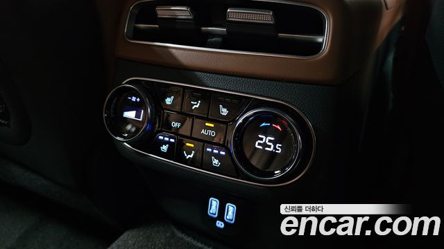 Genesis GV70 2021 — photo 17