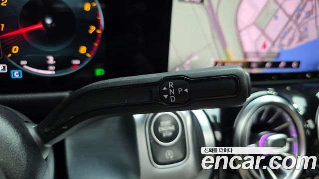 Mercedes-Benz GLB-Class 2021 — photo 9