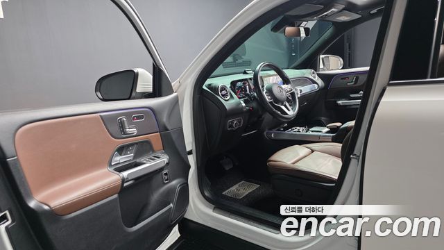 Mercedes-Benz GLB-Class 2021 — photo 10