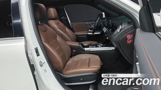 Mercedes-Benz GLB-Class 2021 — photo 11
