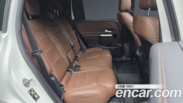 Mercedes-Benz GLB-Class 2021 — photo 12