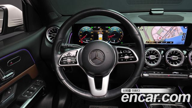 Mercedes-Benz GLB-Class 2021 — photo 13