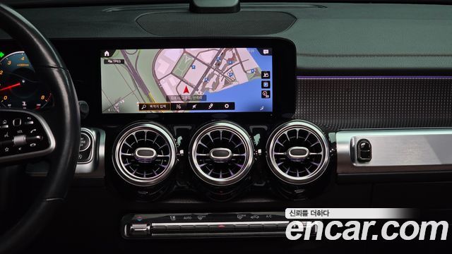 Mercedes-Benz GLB-Class 2021 — photo 14