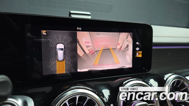 Mercedes-Benz GLB-Class 2021 — photo 15