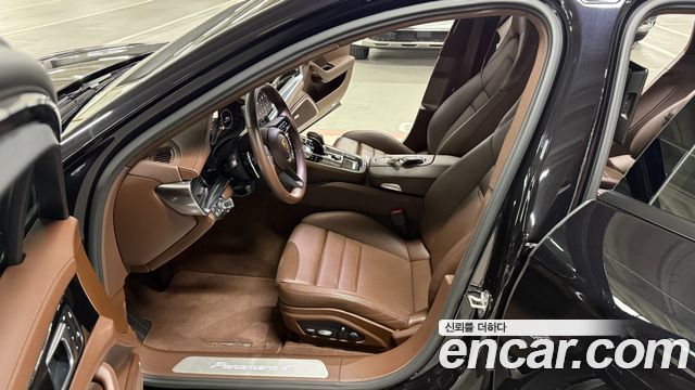 Porsche Panamera 2023 — photo 11