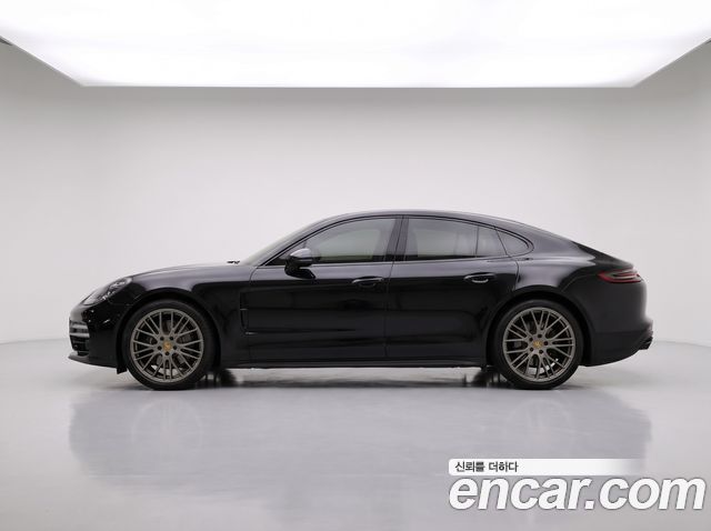Porsche Panamera 2023 — photo 1