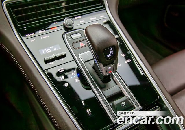 Porsche Panamera 2023 — photo 15