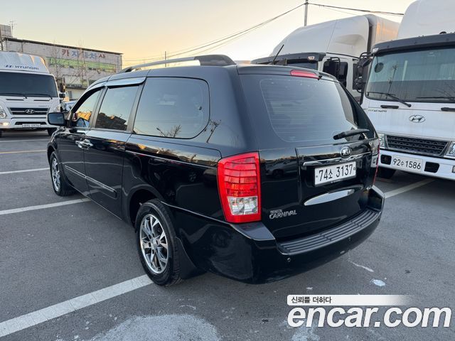 Kia Canival 2014 — photo 3
