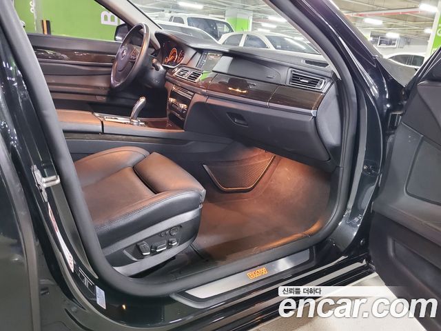 BMW 7-Series 2012 — photo 7