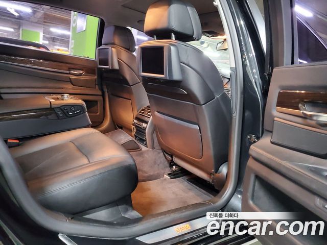 BMW 7-Series 2012 — photo 8