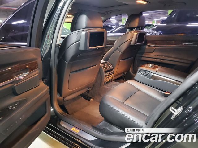 BMW 7-Series 2012 — photo 9