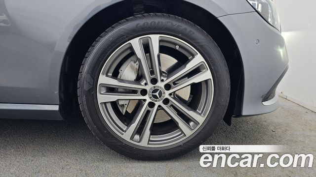 Mercedes-Benz E-Class 2021 — photo 5
