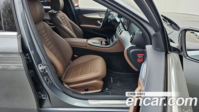 Mercedes-Benz E-Class 2021 — photo 10
