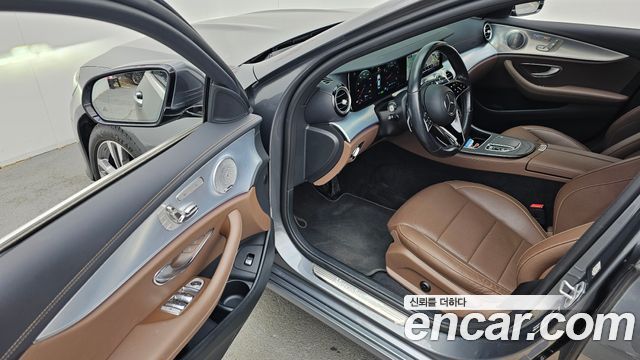 Mercedes-Benz E-Class 2021 — photo 11