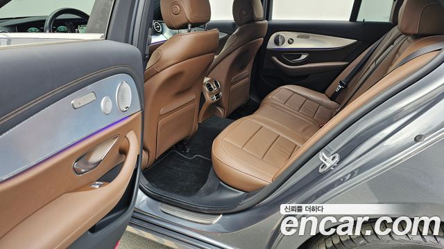 Mercedes-Benz E-Class 2021 — photo 13