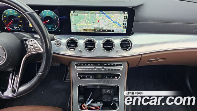 Mercedes-Benz E-Class 2021 — photo 14