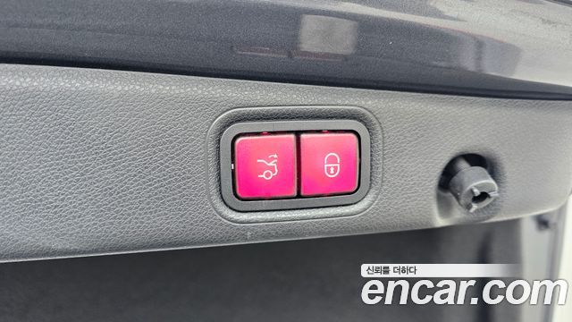 Mercedes-Benz E-Class 2021 — photo 20