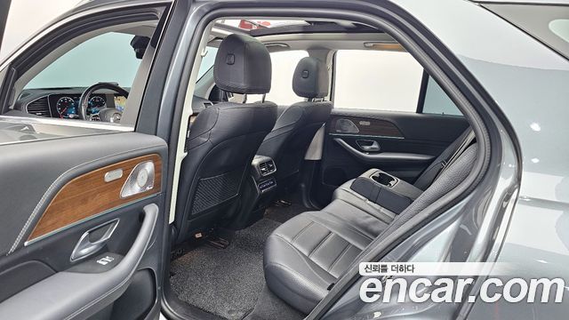 Mercedes-Benz GLE-Class 2021 — photo 11