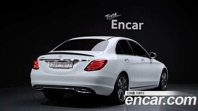 Mercedes-Benz C-Class 2018 — photo 2