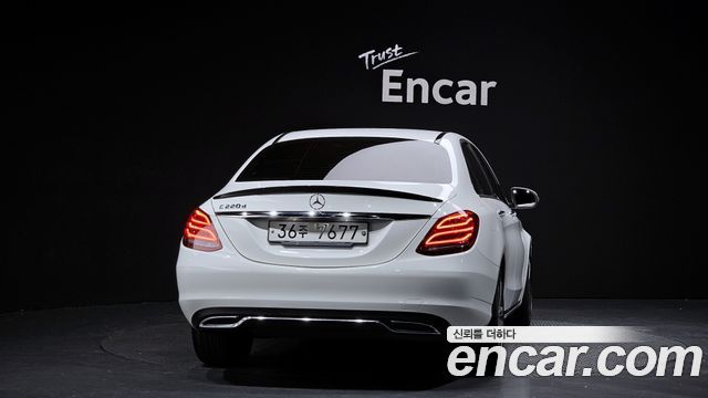 Mercedes-Benz C-Class 2018 — photo 4
