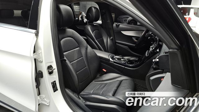Mercedes-Benz C-Class 2018 — photo 10